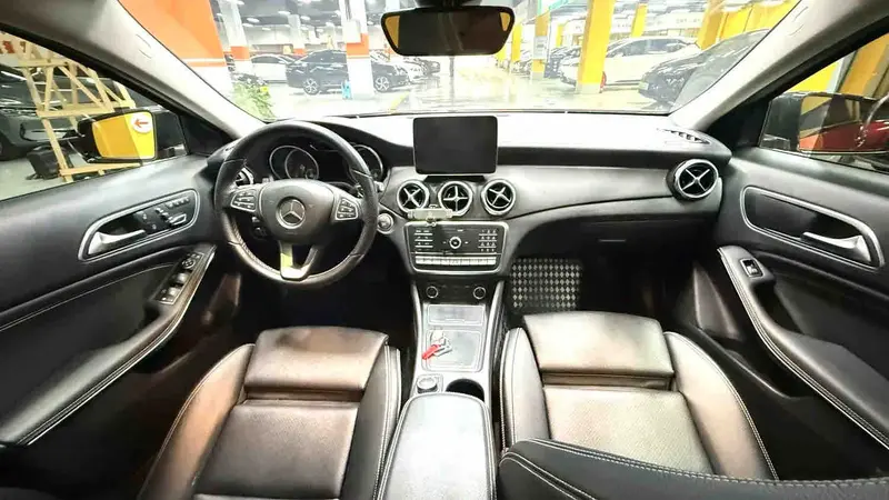 Vehicle photo 6