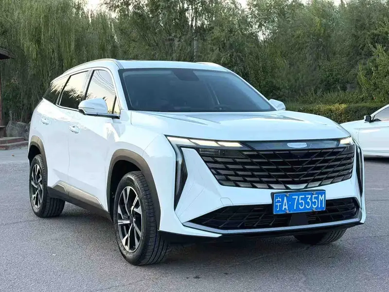 Vehicle photo 2