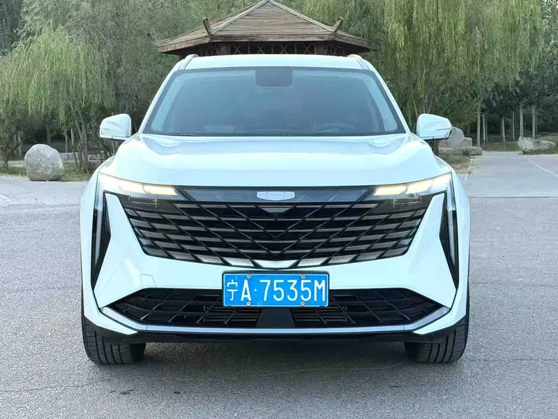 Vehicle photo 3