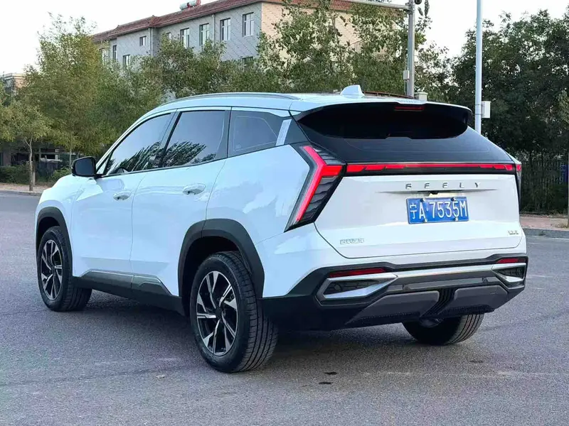 Vehicle photo 4