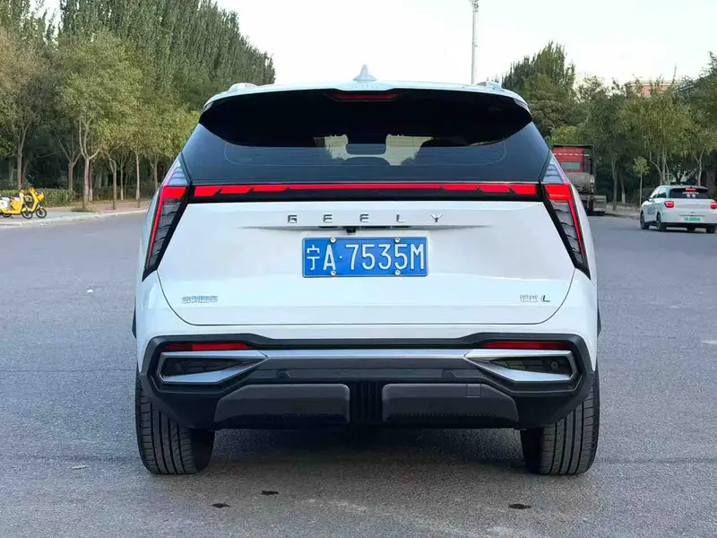 Vehicle photo 5