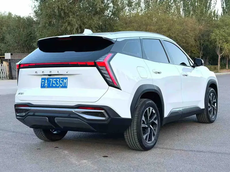 Vehicle photo 6