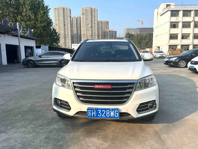 Vehicle photo 2