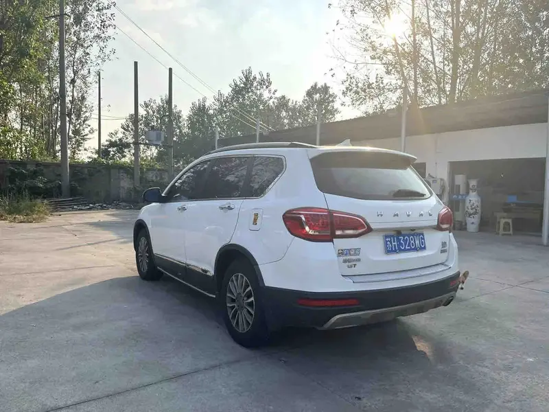 Vehicle photo 4