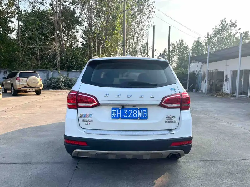 Vehicle photo 5