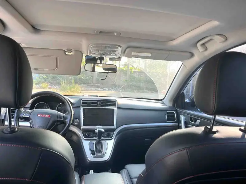Vehicle photo 7
