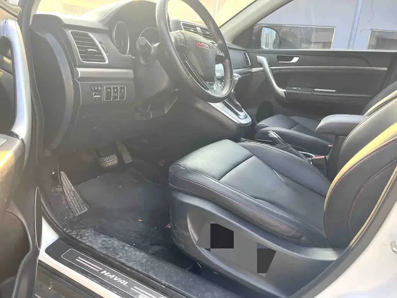 Vehicle photo 8