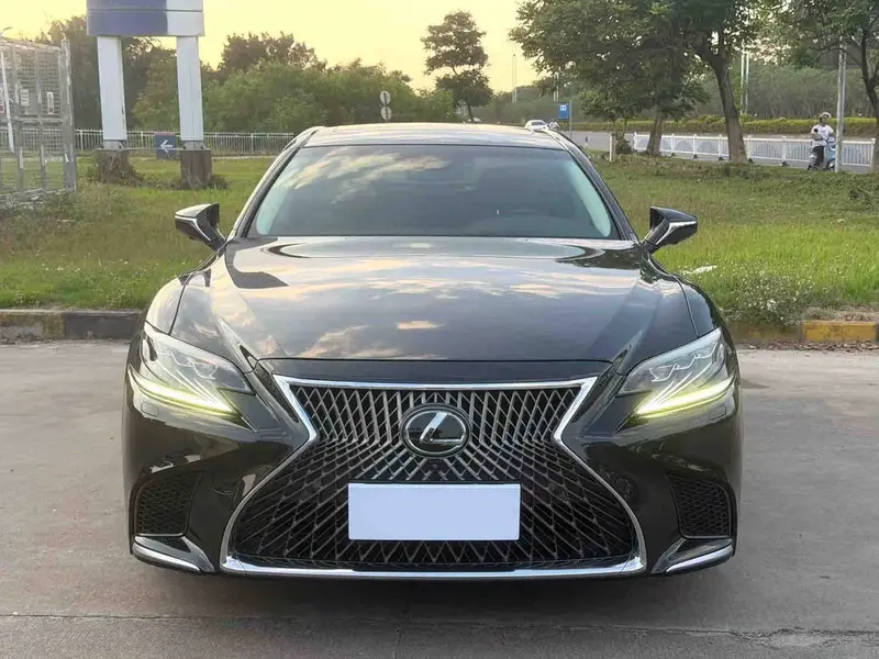 Vehicle photo 3