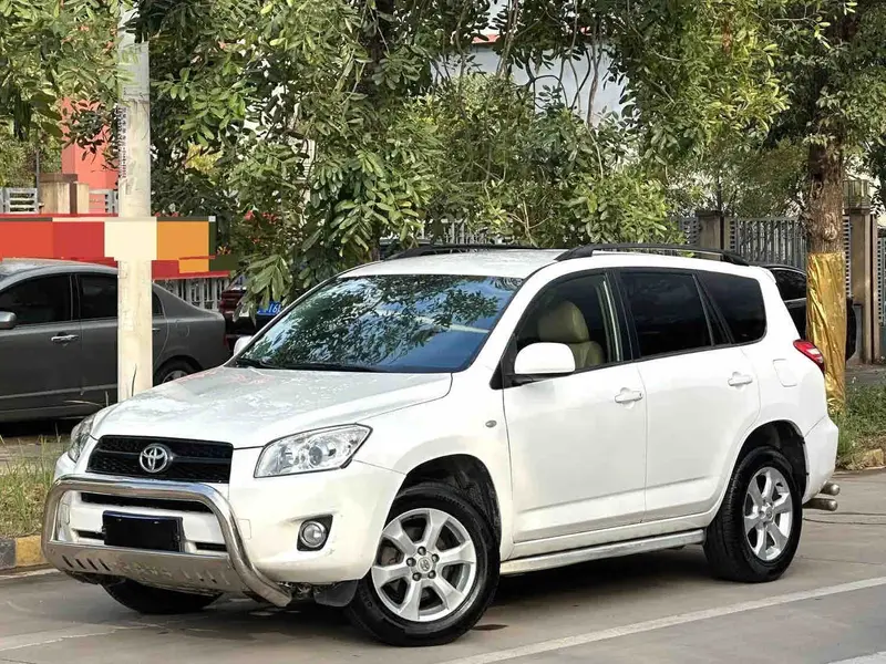 Vehicle photo 1