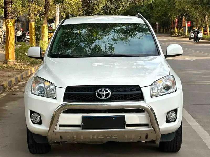 Vehicle photo 2