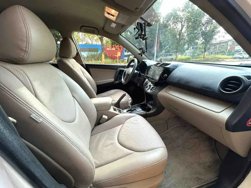 Vehicle photo 4