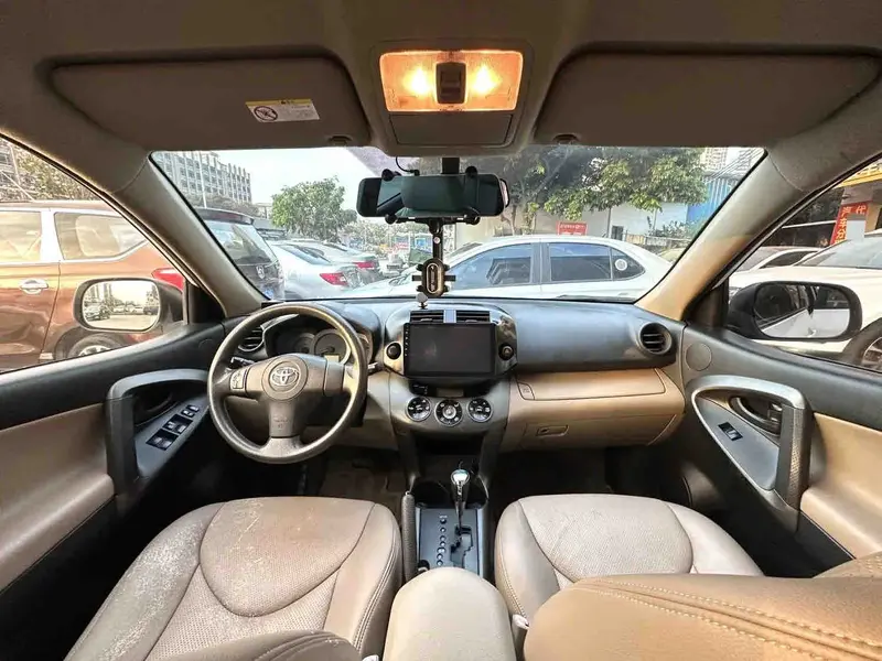 Vehicle photo 5