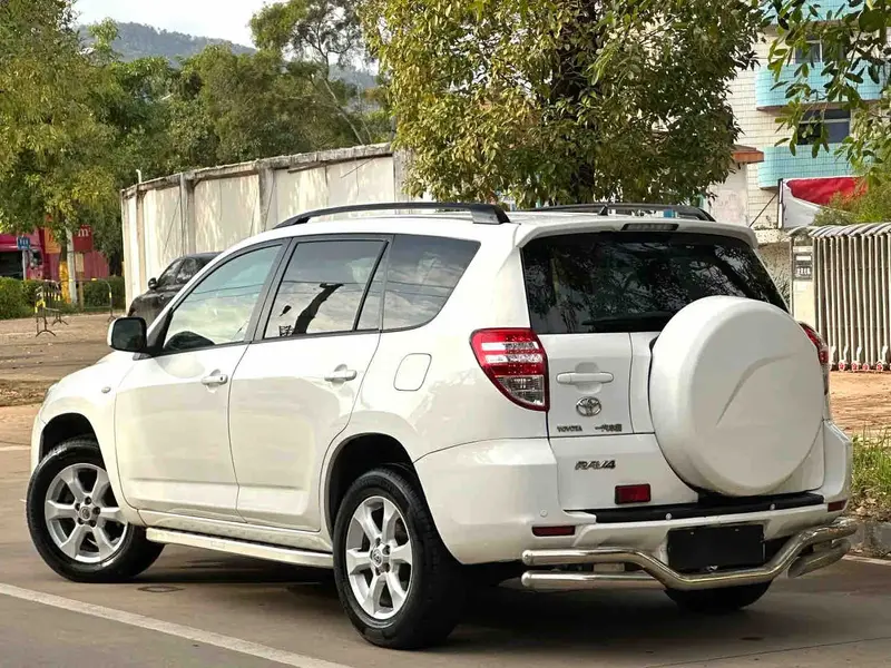 Vehicle photo 7