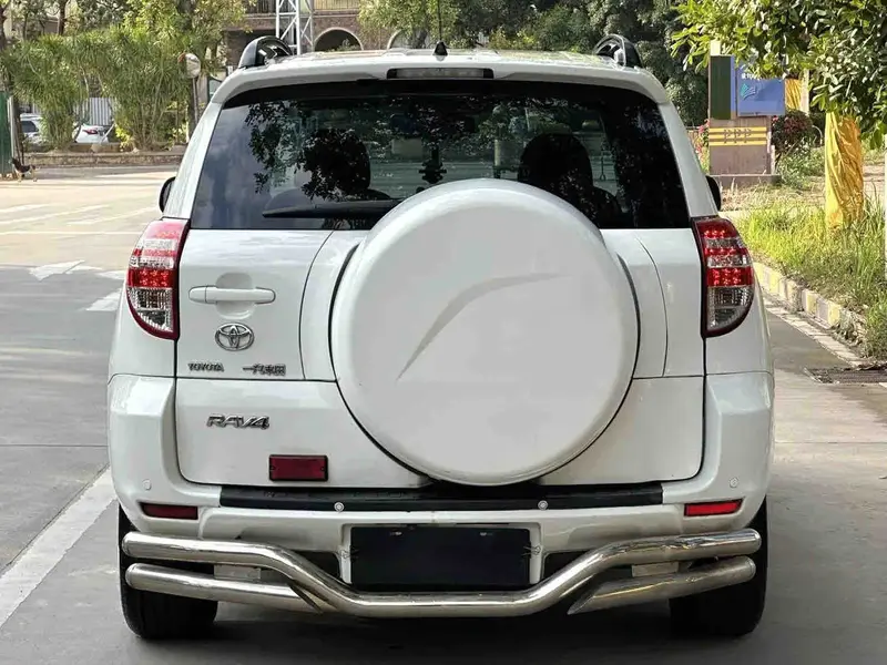 Vehicle photo 8