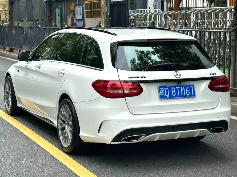 Vehicle photo 4