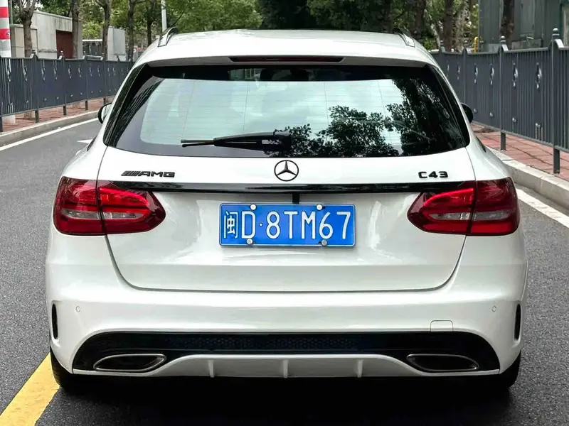Vehicle photo 5