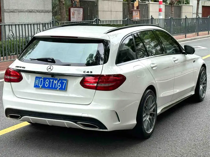Vehicle photo 6
