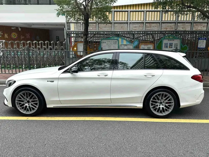 Vehicle photo 7
