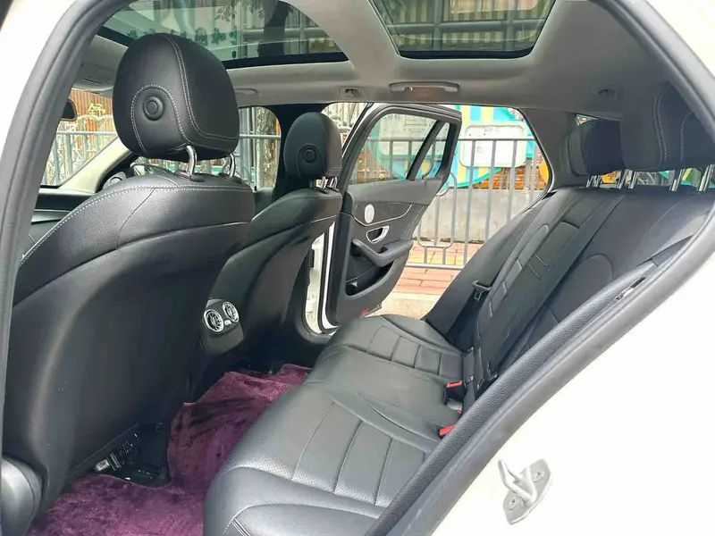 Vehicle photo 11