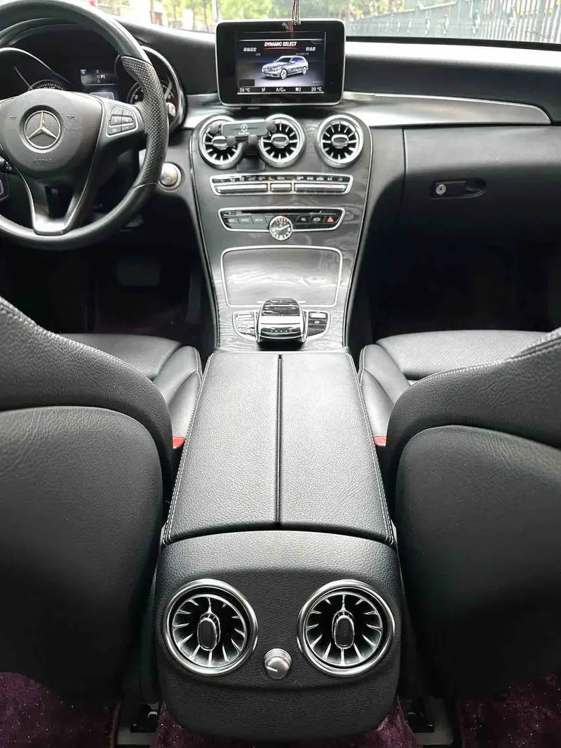 Vehicle photo 12