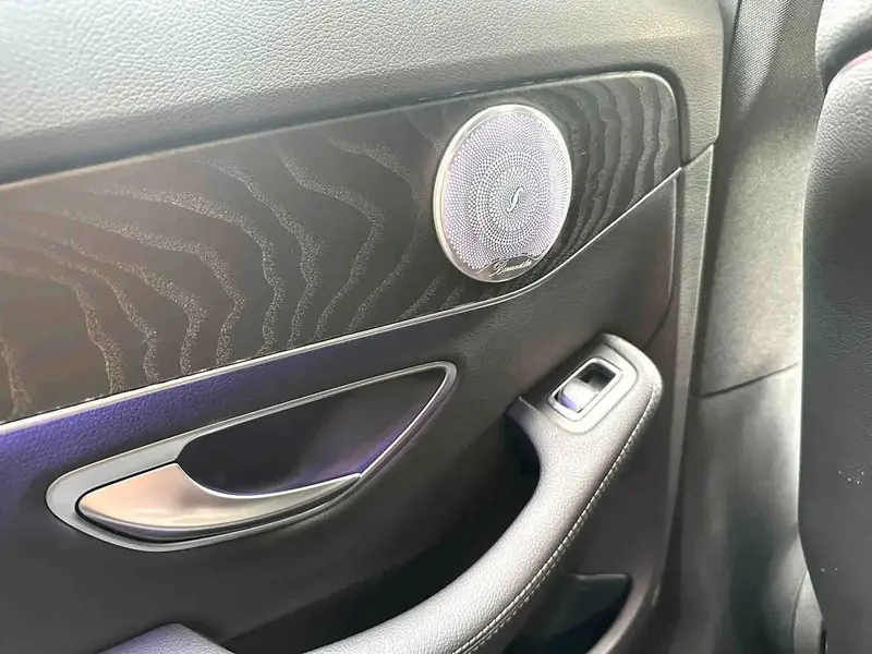 Vehicle photo 13