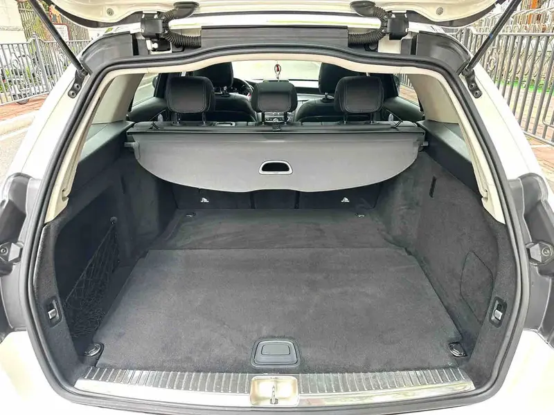 Vehicle photo 14