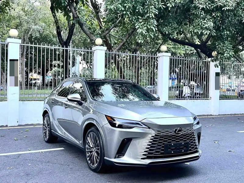 Vehicle photo 2