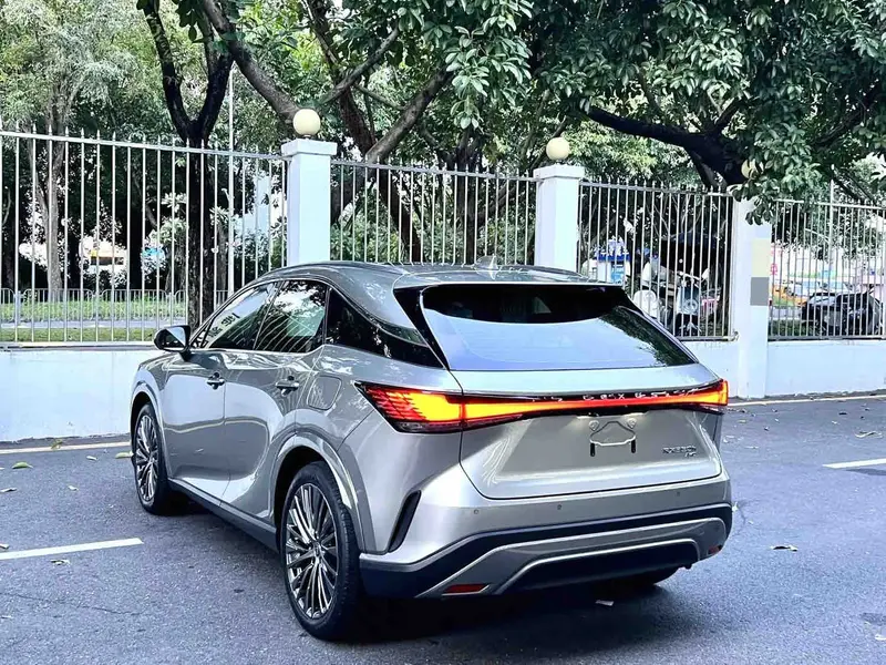 Vehicle photo 4