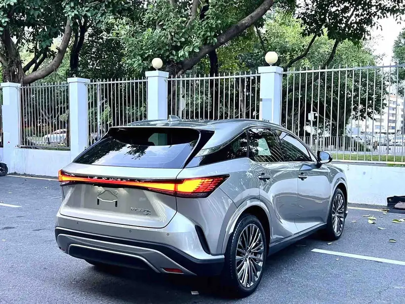 Vehicle photo 5