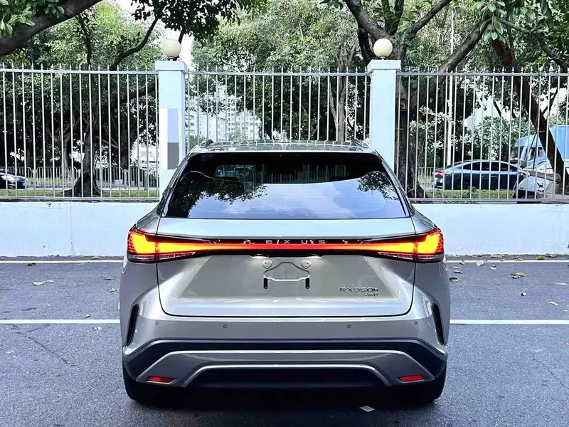 Vehicle photo 6