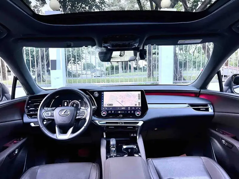 Vehicle photo 8