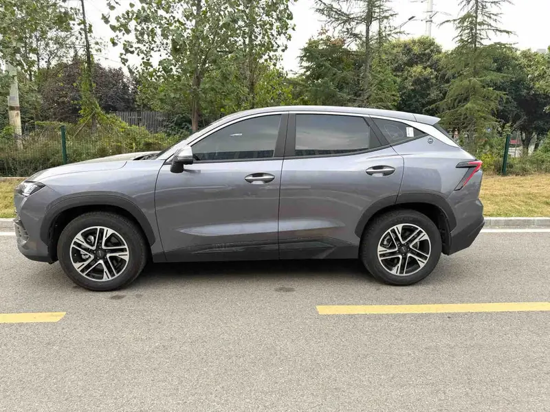 Vehicle photo 2