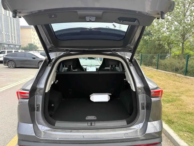 Vehicle photo 10