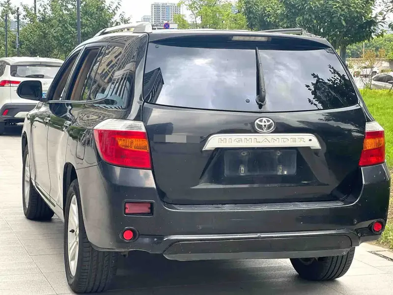 Vehicle photo 2