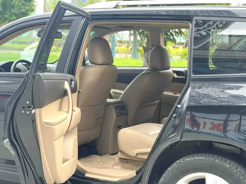 Vehicle photo 5