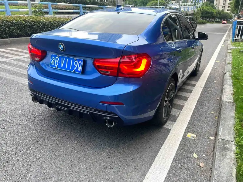Vehicle photo 4