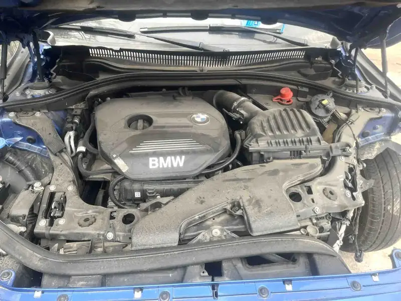 Vehicle photo 9