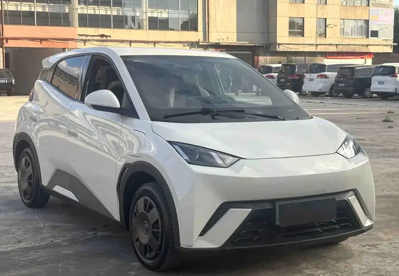 Vehicle photo 2