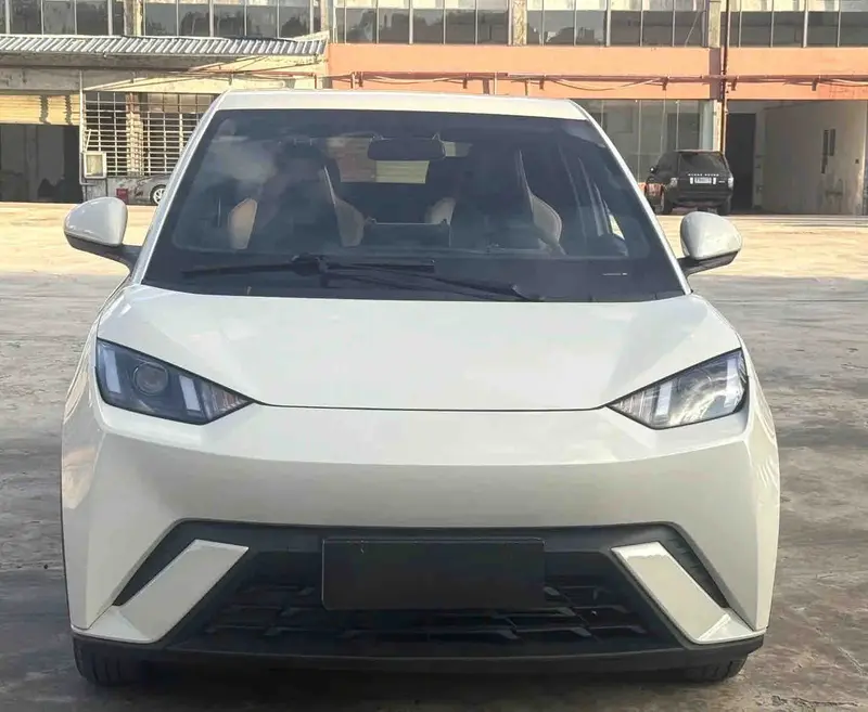 Vehicle photo 3
