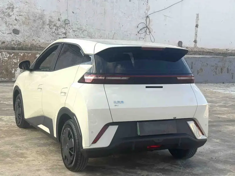 Vehicle photo 5