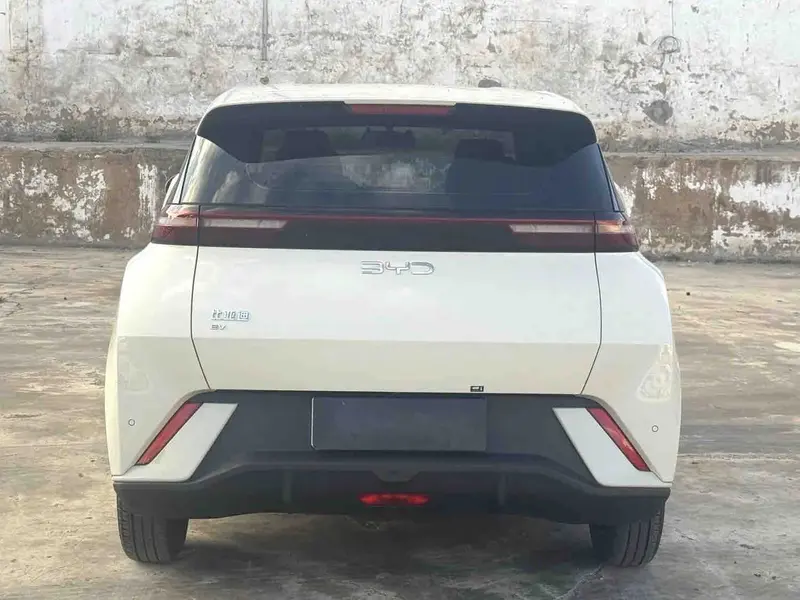 Vehicle photo 6