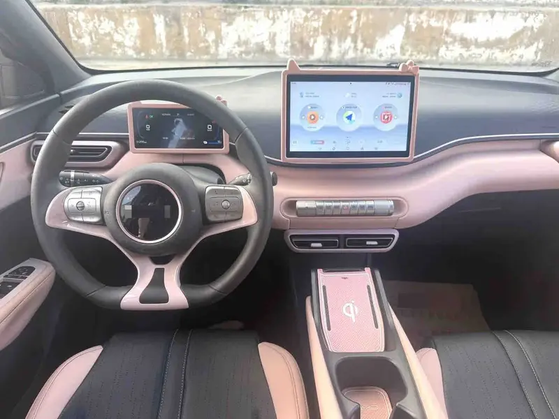 Vehicle photo 7