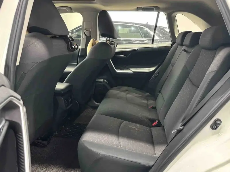 Vehicle photo 7