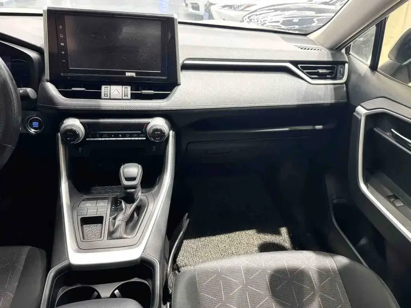 Vehicle photo 9