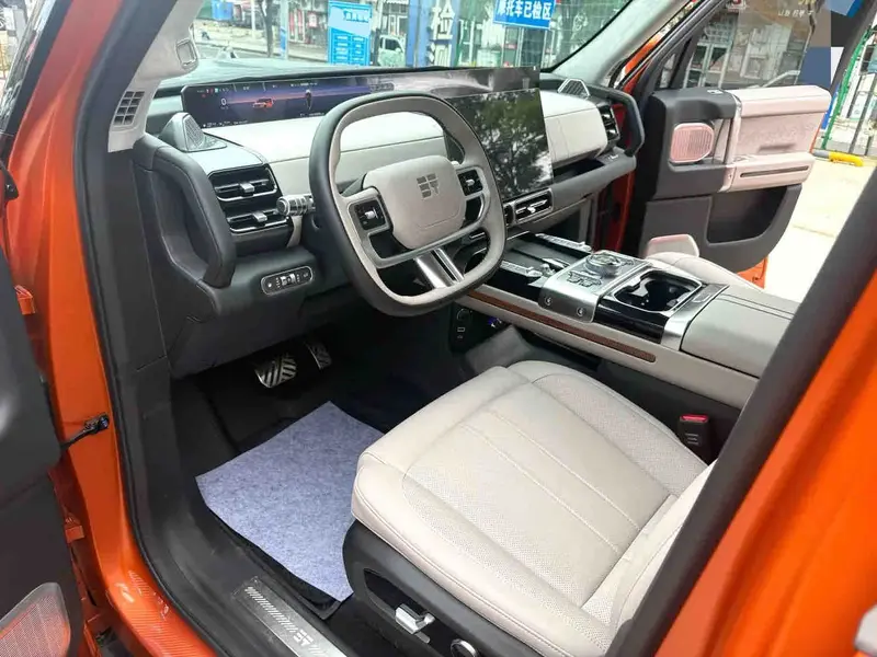Vehicle photo 6