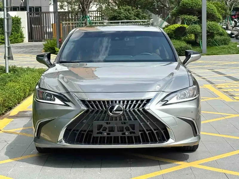 Vehicle photo 2