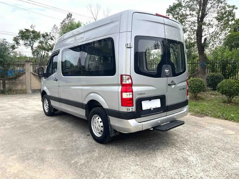 Vehicle photo 4