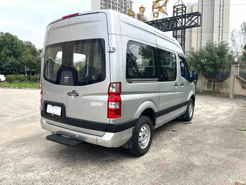 Vehicle photo 5