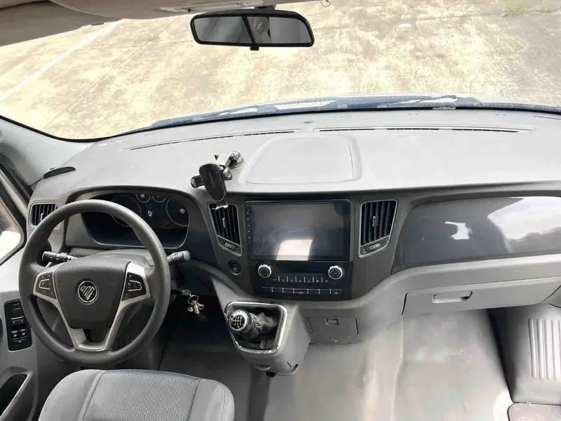 Vehicle photo 7
