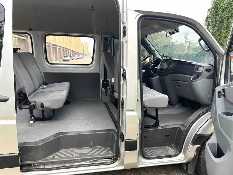 Vehicle photo 8